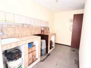 VENDO AMPLIA CASA EN CARABAYLLO
