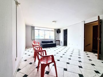 VENDO AMPLIA CASA EN CARABAYLLO
