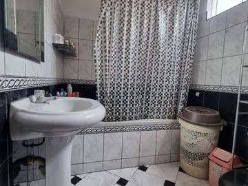 VENDO AMPLIA CASA EN CARABAYLLO
