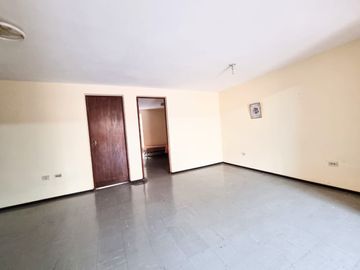 VENDO AMPLIA CASA EN CARABAYLLO