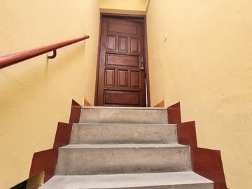 VENDO AMPLIA CASA EN CARABAYLLO