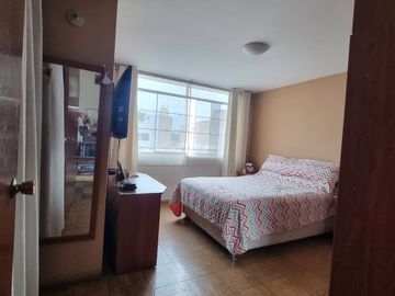 VENDO AMPLIA CASA EN CARABAYLLO