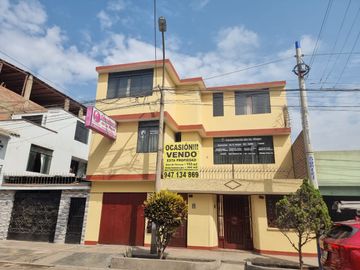VENDO AMPLIA CASA EN CARABAYLLO