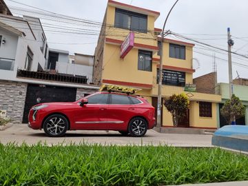 VENDO AMPLIA CASA EN CARABAYLLO