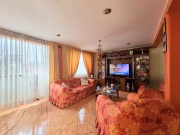 VENDO AMPLIA CASA EN CARABAYLLO