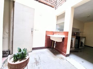 VENDO AMPLIA CASA EN CARABAYLLO