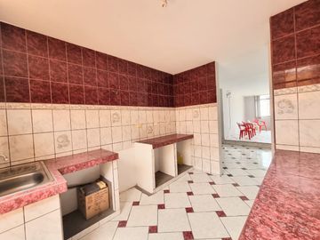 VENDO AMPLIA CASA EN CARABAYLLO