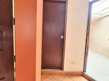 VENDO AMPLIA CASA EN CARABAYLLO