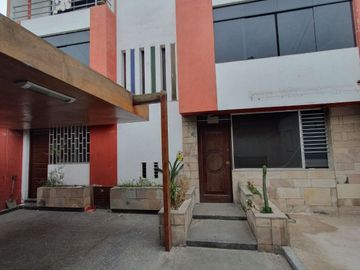 SE VENDE CASA EN SANTA CATALINA, LA VICTORIA. IDEAL FAMILIA NUMEROSA O EMPRESA.