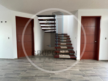 CASA EN VENTA EN SOLARES BANTHI SAN JUAN DEL RÍO