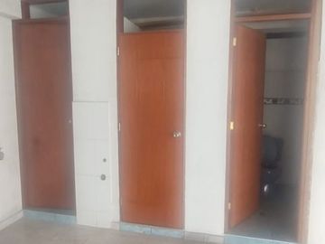 ¡ALQUILER! Local comercial 2do Piso, 110m² en zona de alto tránsito de San Juan de Lurigancho. ¡Perfecto para tu negocio!