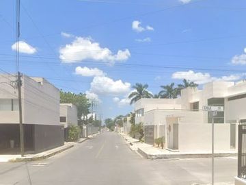Hermosa y amplia casa en remate en Montebello, Mérida!