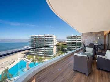 En Venta: Condominio Frente al Mar de 2 Habitaciones en Nuevo Vallarta.