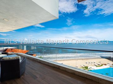 En Venta: Condominio Frente al Mar de 2 Habitaciones en Nuevo Vallarta.