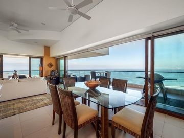 En Venta: Condominio Frente al Mar de 2 Habitaciones en Nuevo Vallarta.