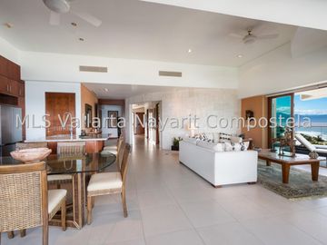 En Venta: Condominio Frente al Mar de 2 Habitaciones en Nuevo Vallarta.
