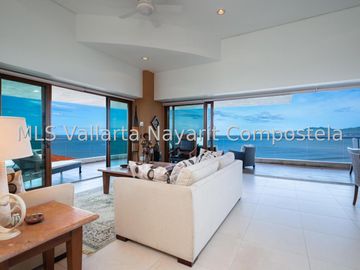 En Venta: Condominio Frente al Mar de 2 Habitaciones en Nuevo Vallarta.