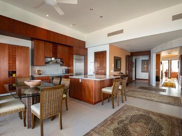 En Venta: Condominio Frente al Mar de 2 Habitaciones en Nuevo Vallarta.