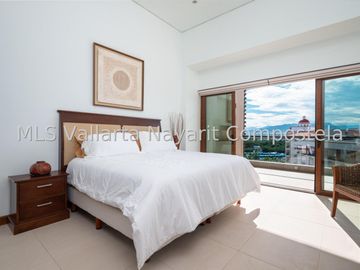 En Venta: Condominio Frente al Mar de 2 Habitaciones en Nuevo Vallarta.