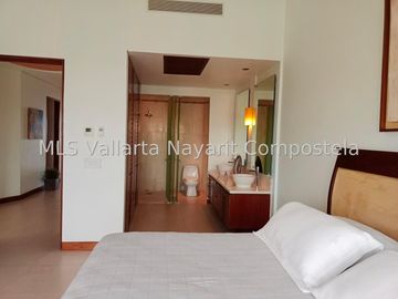 En Venta: Condominio Frente al Mar de 2 Habitaciones en Nuevo Vallarta.