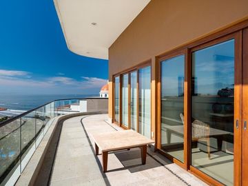 En Venta: Condominio Frente al Mar de 2 Habitaciones en Nuevo Vallarta.