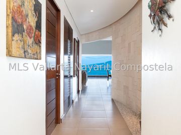 En Venta: Condominio Frente al Mar de 2 Habitaciones en Nuevo Vallarta.