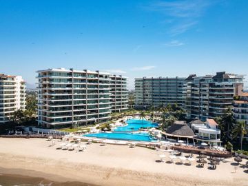 En Venta: Condominio Frente al Mar de 2 Habitaciones en Nuevo Vallarta.