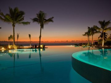 En Venta: Condominio Frente al Mar de 2 Habitaciones en Nuevo Vallarta.