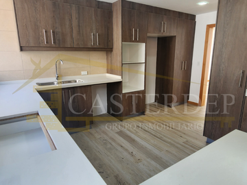 Venta de departamento 3 dormitorios en Urb. El Condado