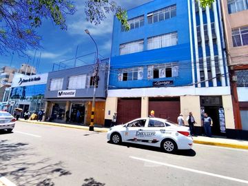 🟣¡Edificio en Venta en el Corazón de Tacna! 🏢✨