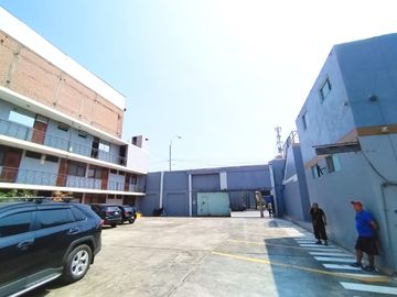 TERRENO COMERCIAL EN AV. TOMÁS VALLE - SMP - 2085m2