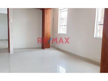 Departamento Amplio Y Ventilado De 83 M2 En Segundo Piso Y Esquina