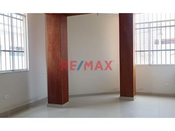 Departamento Amplio Y Ventilado De 83 M2 En Segundo Piso Y Esquina