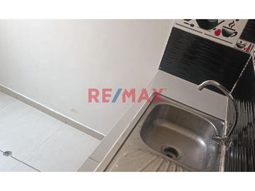 Departamento Amplio Y Ventilado De 83 M2 En Segundo Piso Y Esquina