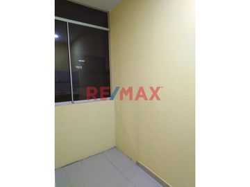 Departamento Esquina, Cerca A Cc Del Sur, Estrategicamente Ubicado, Amplio Y Ventilado De 91 M2 En Tercer Piso