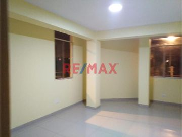 Departamento Esquina, Cerca A Cc Del Sur, Estrategicamente Ubicado, Amplio Y Ventilado De 91 M2 En Tercer Piso