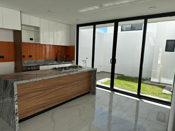 CASA EN VENTA EN CASTELO, SAN FRANCISCO