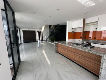 CASA EN VENTA EN CASTELO, SAN FRANCISCO