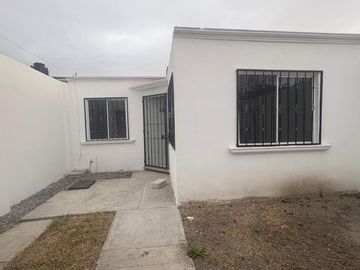 VENTA DE BONITA CASA DE UN SOLO NIVEL EN BARRIO DE SAN JOSE