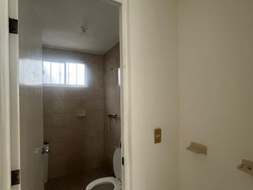 VENTA DE BONITA CASA DE UN SOLO NIVEL EN BARRIO DE SAN JOSE