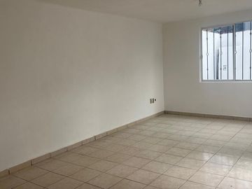 VENTA DE BONITA CASA DE UN SOLO NIVEL EN BARRIO DE SAN JOSE