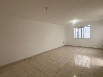 VENTA DE BONITA CASA DE UN SOLO NIVEL EN BARRIO DE SAN JOSE