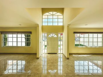 CASA DE 4 RECÁMARAS CON JARDÍN, RECÁMARA EN PLANTA BAJA EN VENTA EN LA CALERA