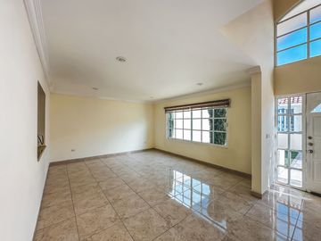 CASA DE 4 RECÁMARAS CON JARDÍN, RECÁMARA EN PLANTA BAJA EN VENTA EN LA CALERA
