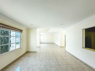 CASA DE 4 RECÁMARAS CON JARDÍN, RECÁMARA EN PLANTA BAJA EN VENTA EN LA CALERA