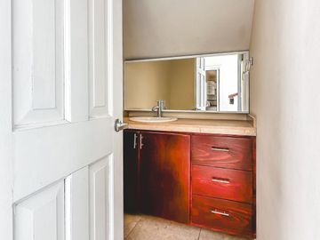 CASA DE 4 RECÁMARAS CON JARDÍN, RECÁMARA EN PLANTA BAJA EN VENTA EN LA CALERA