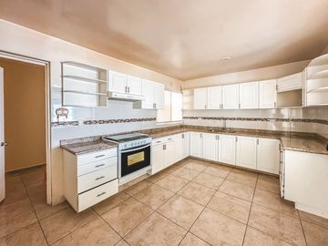CASA DE 4 RECÁMARAS CON JARDÍN, RECÁMARA EN PLANTA BAJA EN VENTA EN LA CALERA