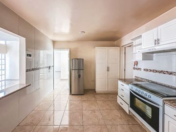 CASA DE 4 RECÁMARAS CON JARDÍN, RECÁMARA EN PLANTA BAJA EN VENTA EN LA CALERA
