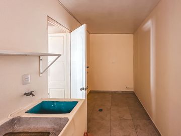 CASA DE 4 RECÁMARAS CON JARDÍN, RECÁMARA EN PLANTA BAJA EN VENTA EN LA CALERA