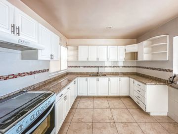 CASA DE 4 RECÁMARAS CON JARDÍN, RECÁMARA EN PLANTA BAJA EN VENTA EN LA CALERA